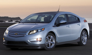 Первый Chevrolet Volt продан за 225 000 долларов